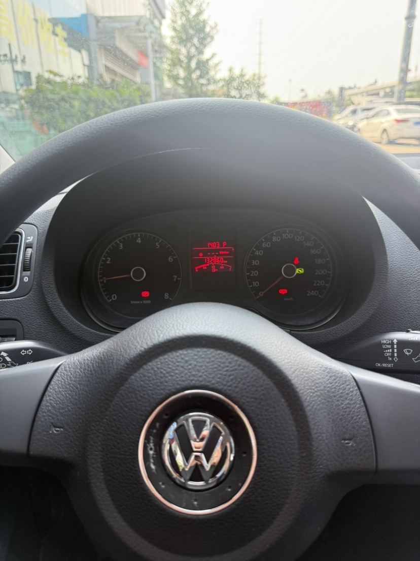 Volkswagen Polo 2012 #8 Volkswagen Polo 2012 car image #8