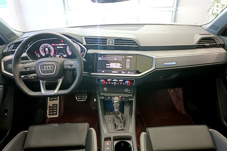 Audi Q3 2025 car image #10