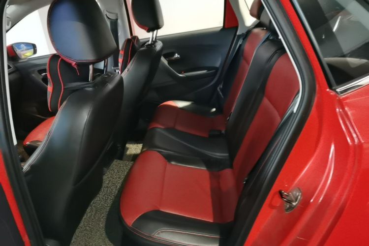 Volkswagen Polo 2016 car image #17