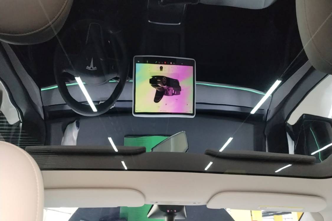 Tesla Model Y 2023 car image #14