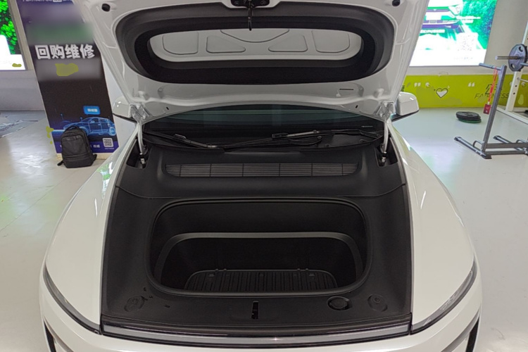 Tesla Model Y 2026 #18 Tesla Model Y 2026 car image #18