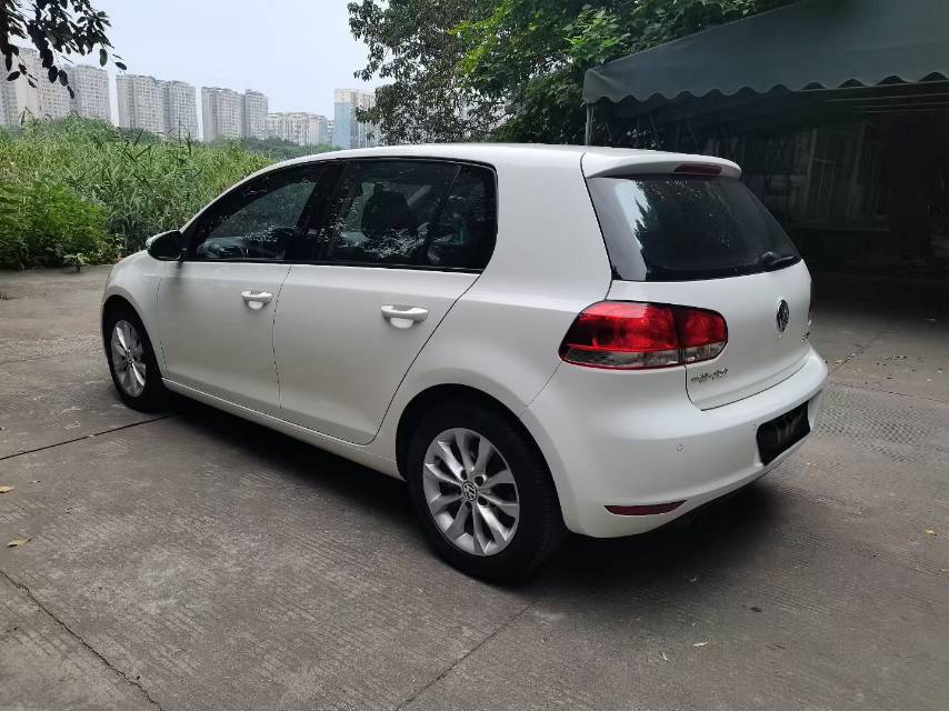 Volkswagen Golf 2011 car image #4