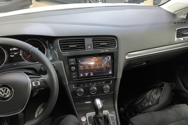 Volkswagen Golf 2019 #10 Volkswagen Golf 2019 car image #10