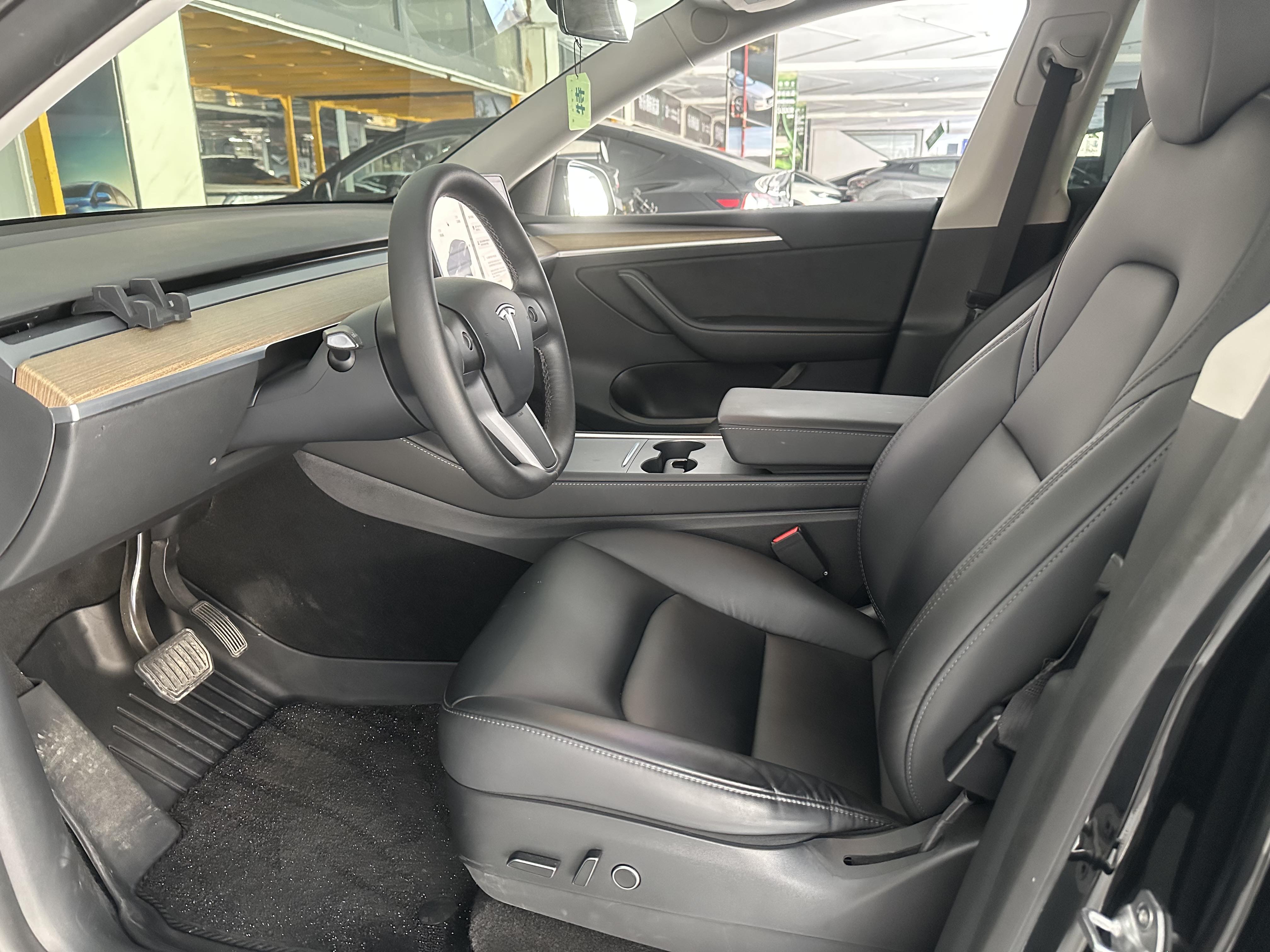 Tesla Model Y 2022 car image #9