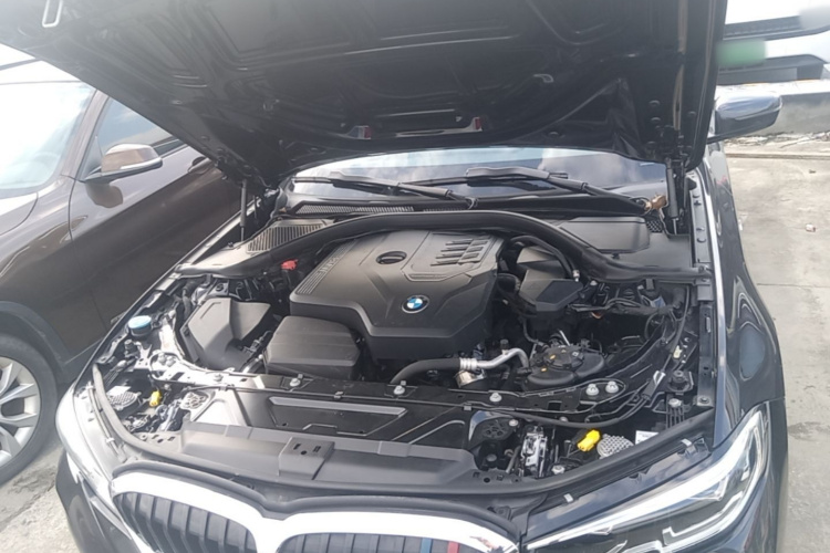 BMW 3 Series 2021 #20 BMW 3 Series 2021 صورة سيارة #20