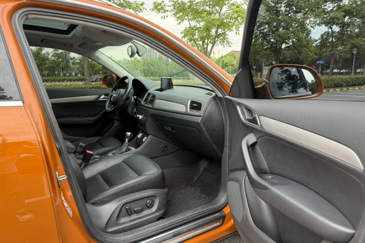 Audi Q3 2016 car image #13