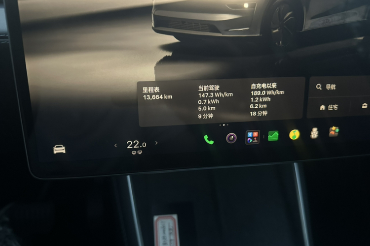 Tesla Model Y 2025 immagine di auto #15