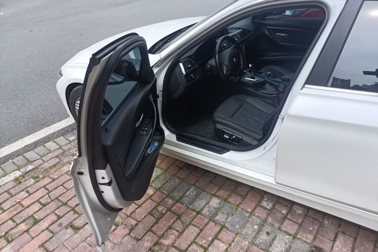 BMW 3 Series 2017 #13 BMW 3 Series 2017 car image #13