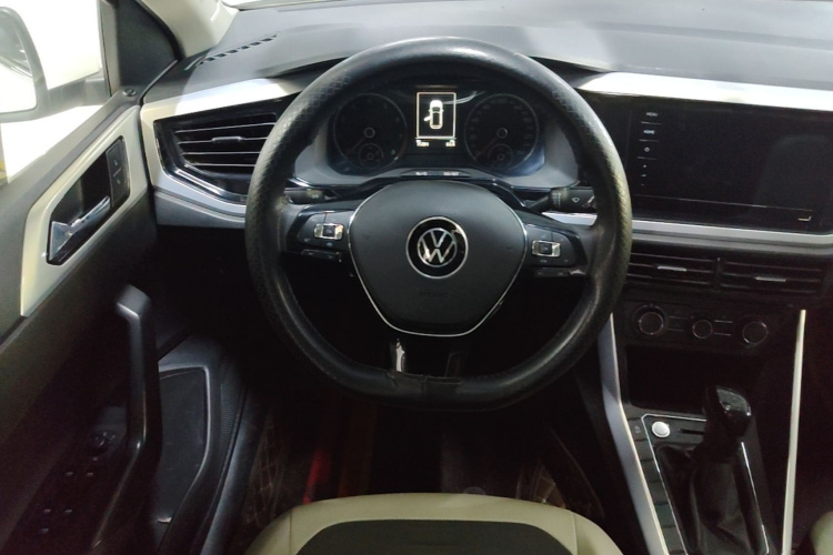 Volkswagen Polo 2022 car image #11