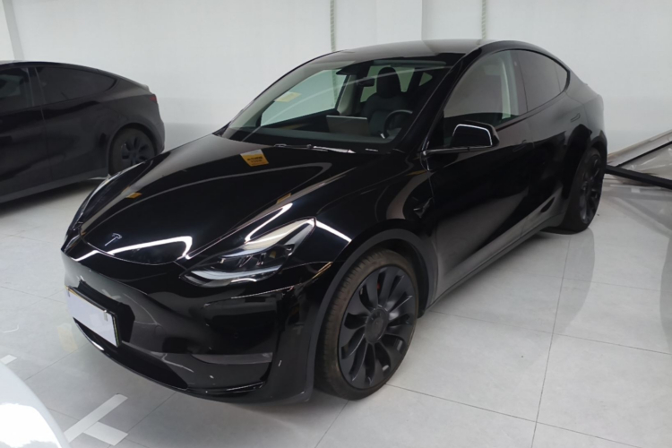 Tesla Model Y 2023 car image #2