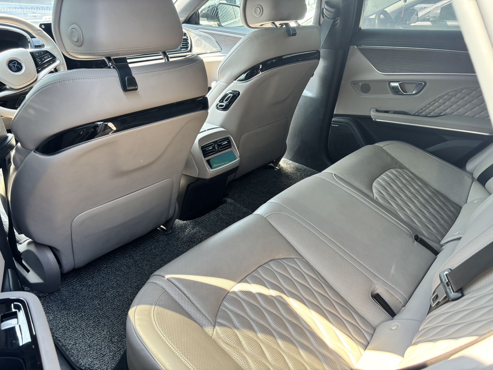 BYD Han 2024 car image #8