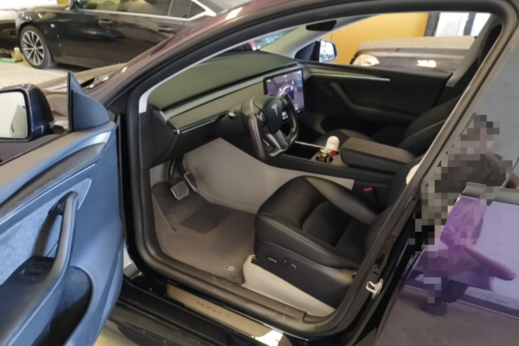 Tesla Model Y 2023 #16 Tesla Model Y 2023 car image #16
