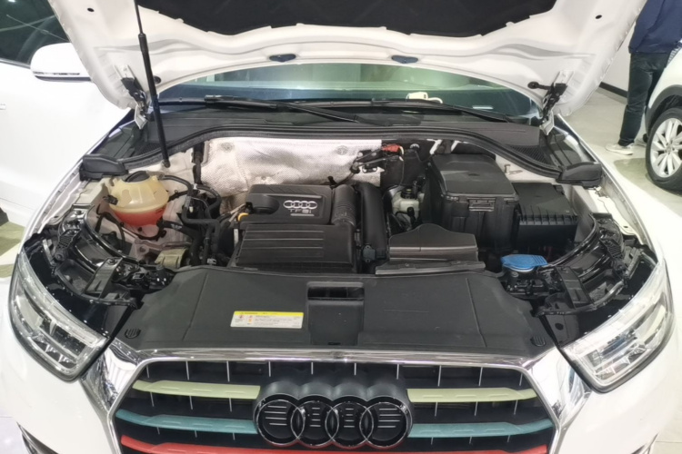 Audi Q3 2018 car image #22