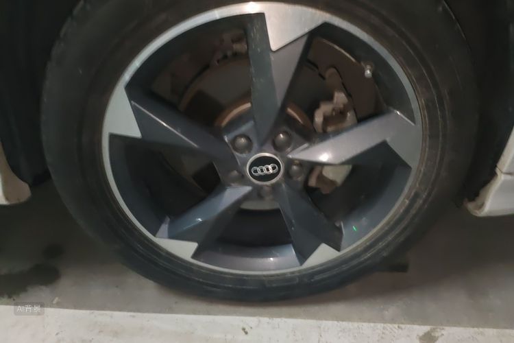 Audi Q3 2021 car image #9