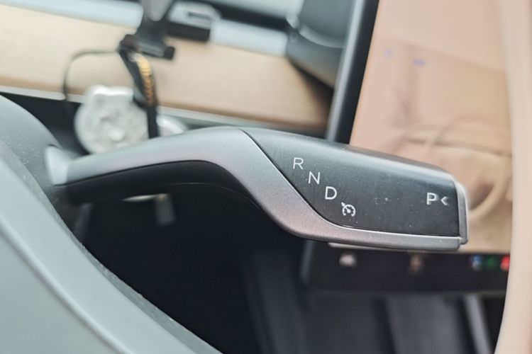Tesla Model Y 2022 car image #14