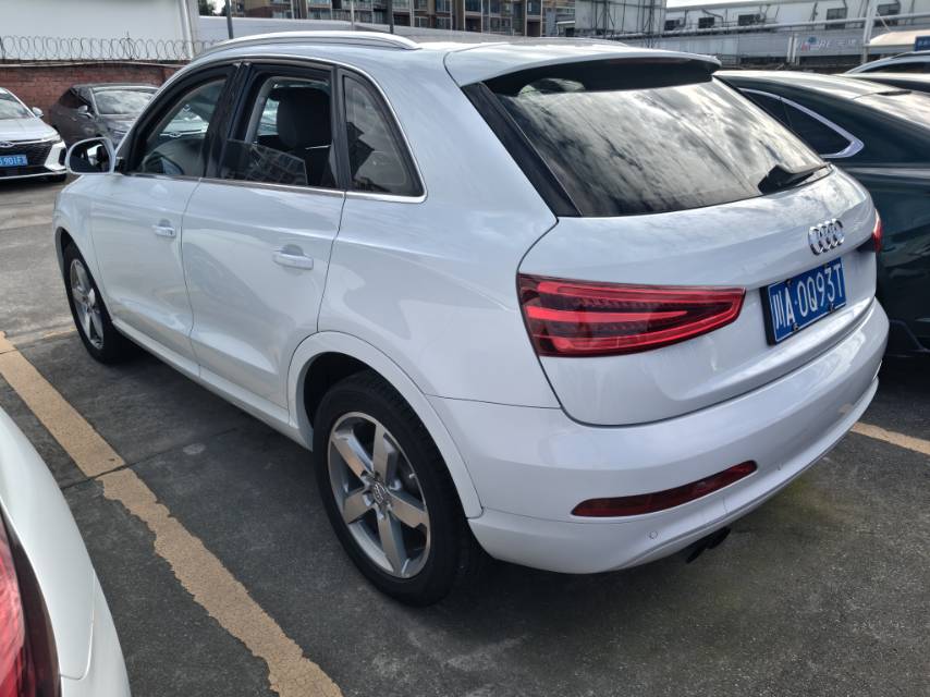 Audi Q3 2016 car image #4