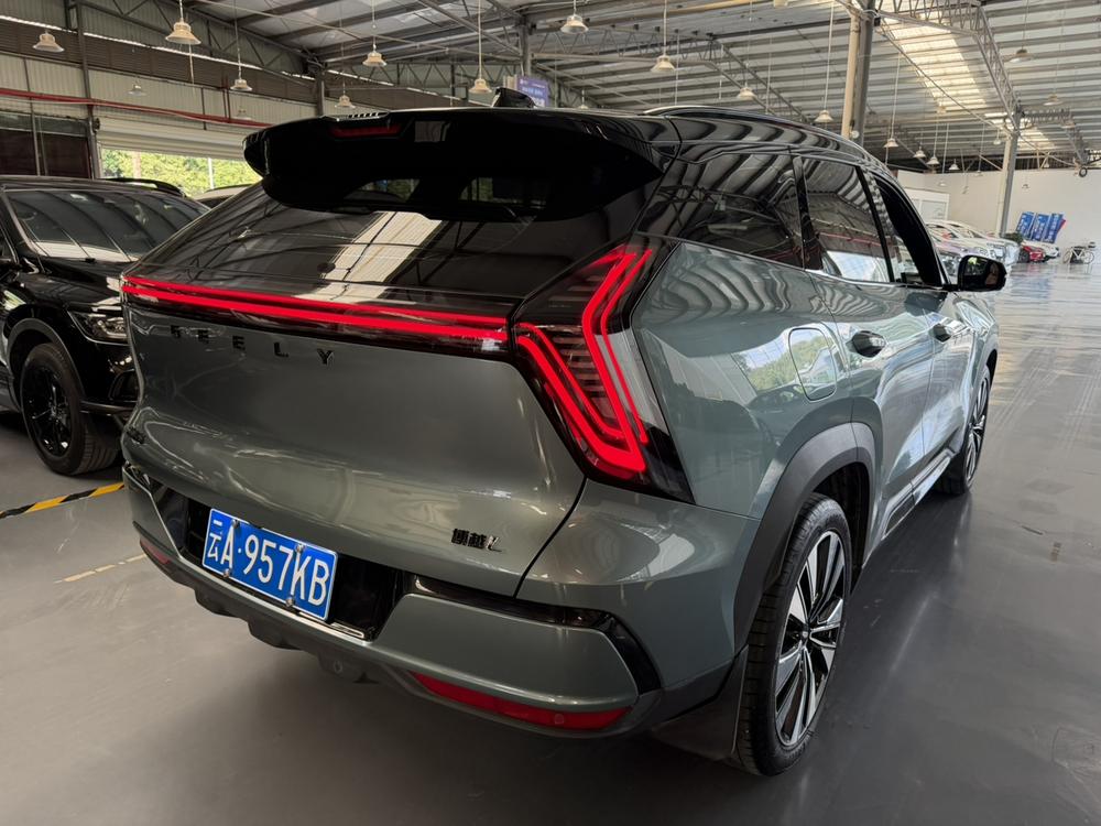 GEELY Boyue L 2025 car image #6
