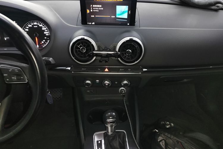 Audi A3 2019 car image #13
