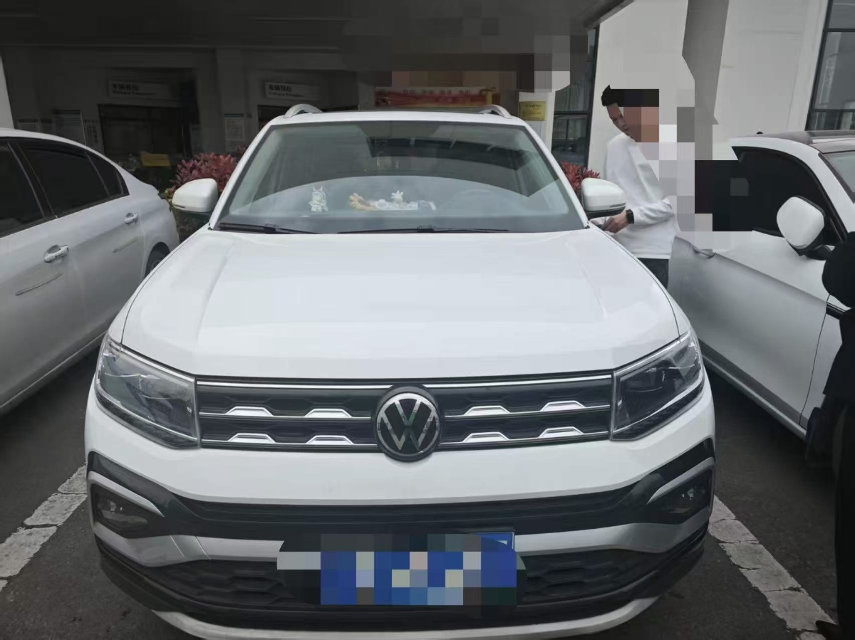 Volkswagen T-Cross 2023 immagine di auto #3