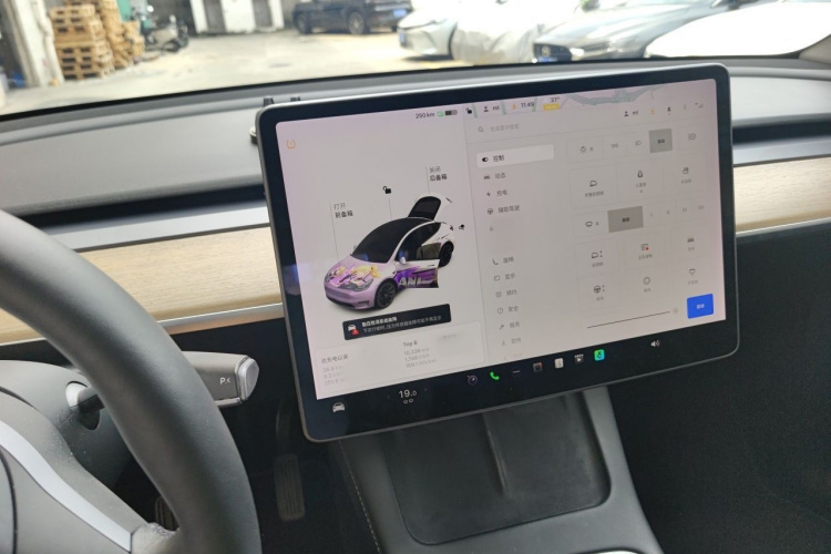 Tesla Model Y 2021 car image #11