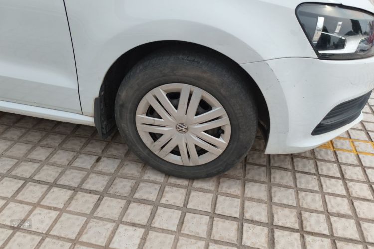 Volkswagen Polo 2019 car image #9