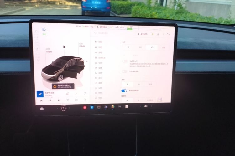 Tesla Model Y 2025 car image #17