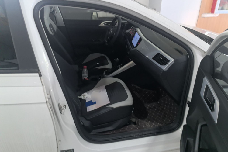 Volkswagen Polo 2022 car image #24