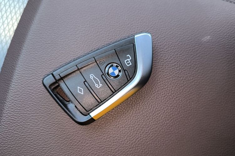 BMW 3 Series 2024 car image #9