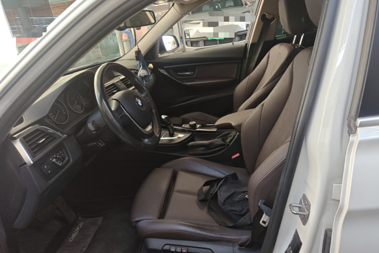 BMW 3 Series 2018 #15 BMW 3 Series 2018 car image #15