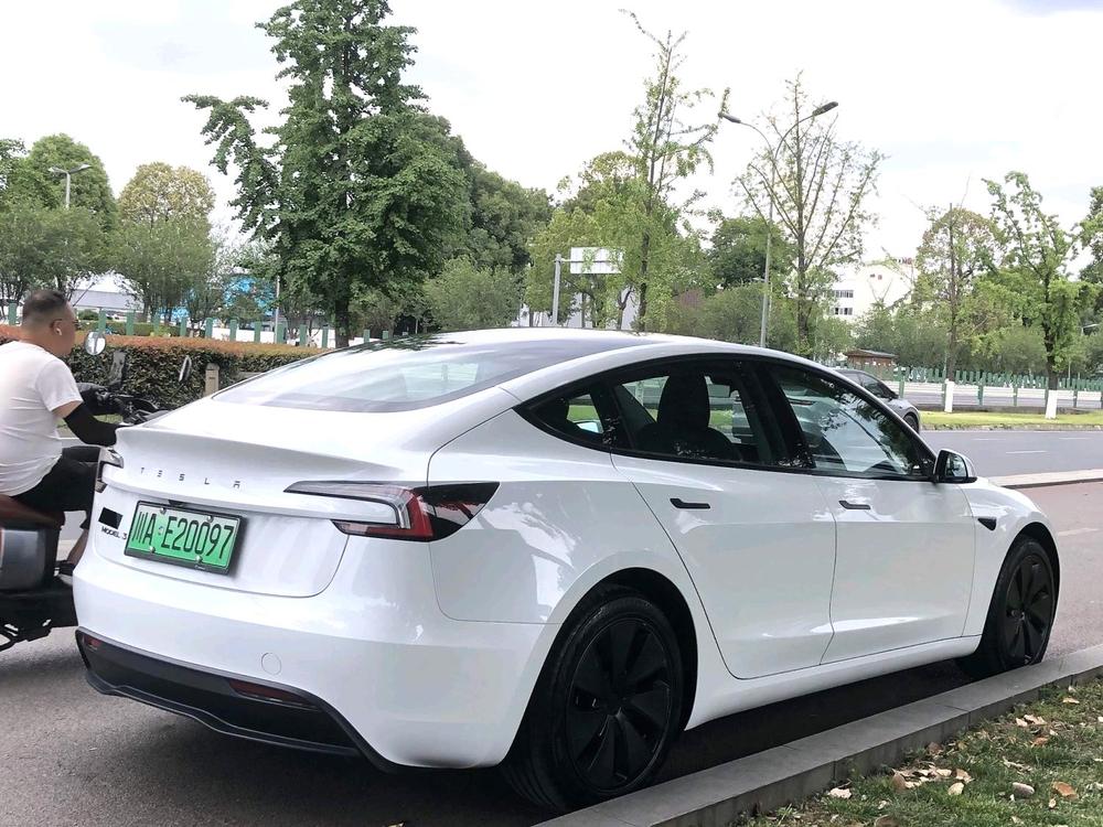 Tesla Model 3 2025 car image #7