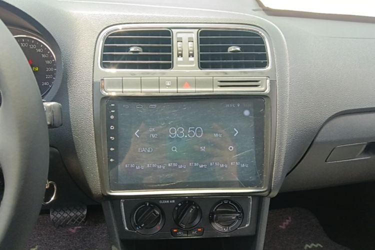 Volkswagen Polo 2018 car image #24