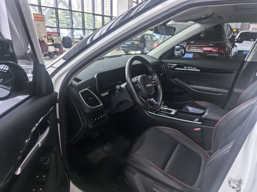 Kia Seltos 2023 car image #5