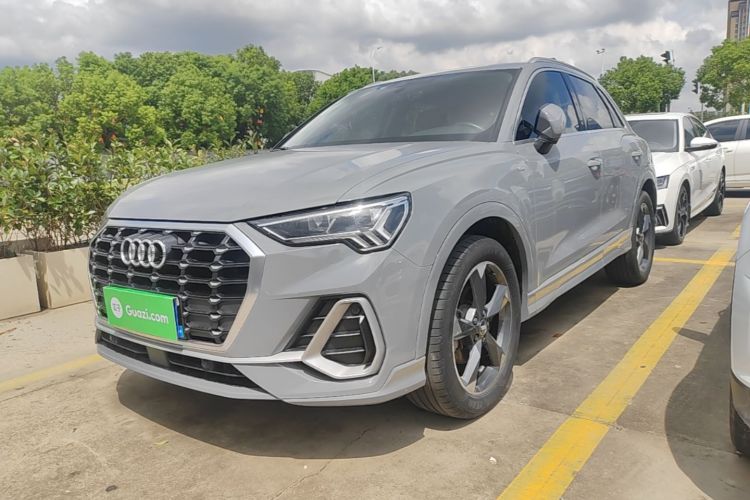 Audi Q3 2020 car image #2