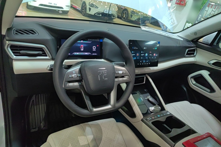 BYD YuanUP 2025 #11 BYD YuanUP 2025 car image #11