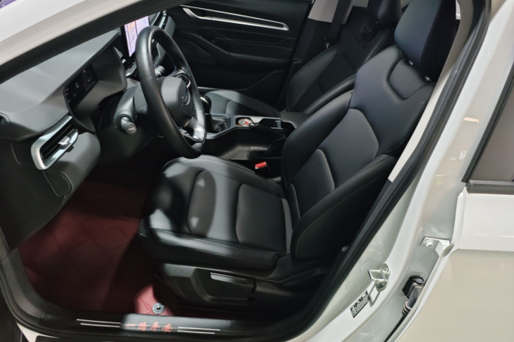 GEELY Emgrand 2025 car image #15