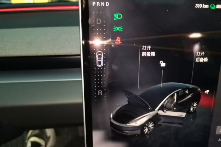 Tesla Model 3 2026 immagine di auto #14