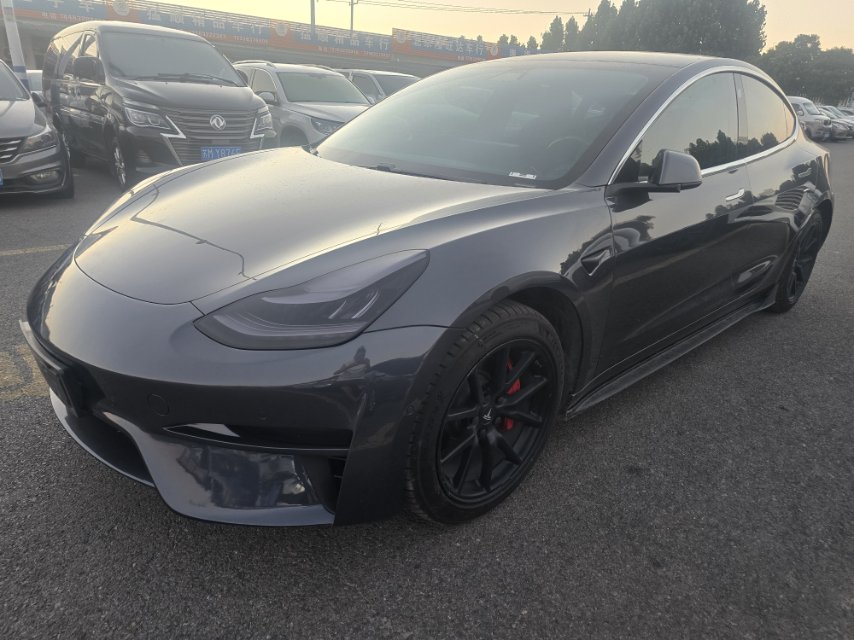 Tesla Model 3 2020 immagine di auto 
