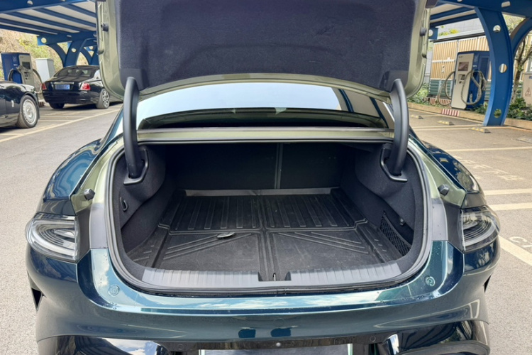 MI SU7 2024 immagine di auto #27