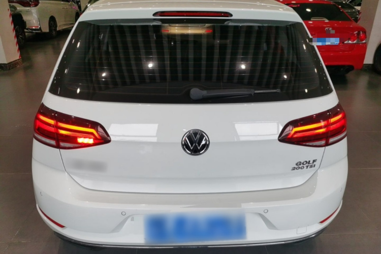 Volkswagen Golf 2019 car image #6