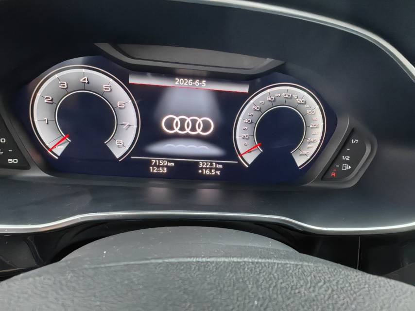 Audi Q3 2023 car image #13