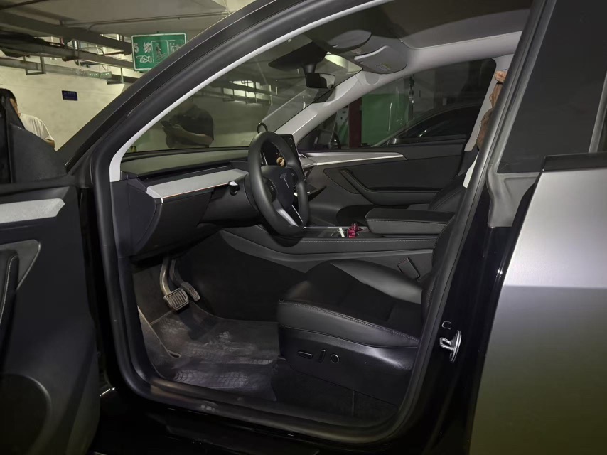 Tesla Model Y 2024 car image #3