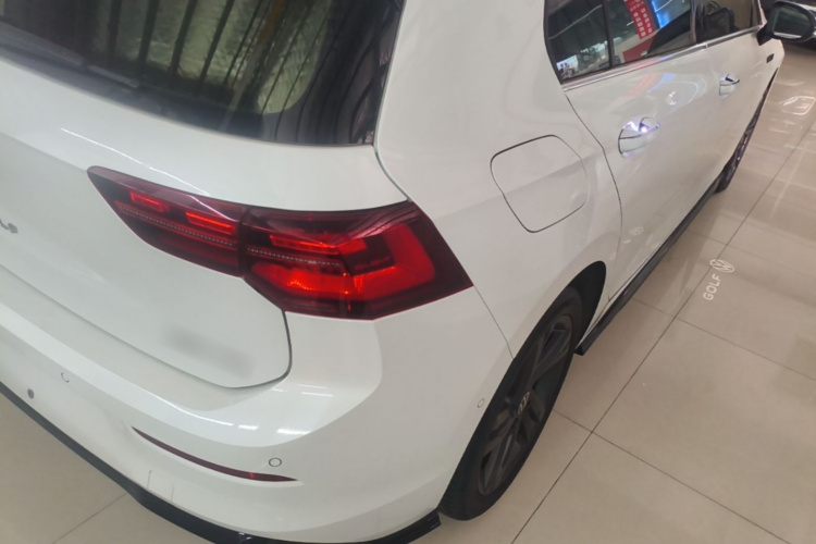 Volkswagen Golf 2022 car image #8