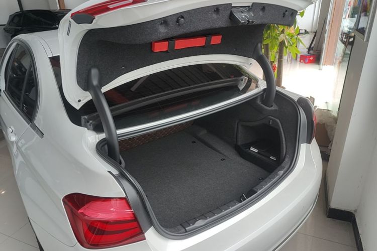 BMW 3 Series 2019 #19 BMW 3 Series 2019 car image #19