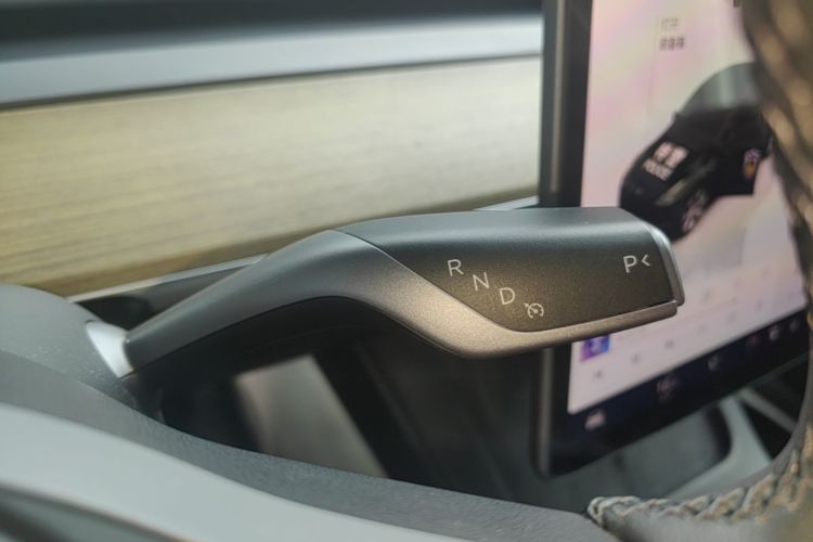 Tesla Model Y 2023 #14 Tesla Model Y 2023 car image #14