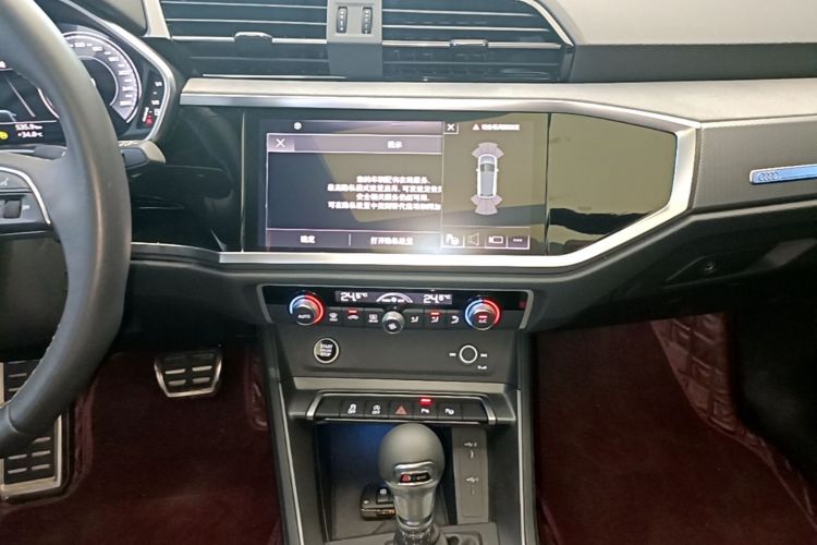 Audi Q3 2025 car image #13
