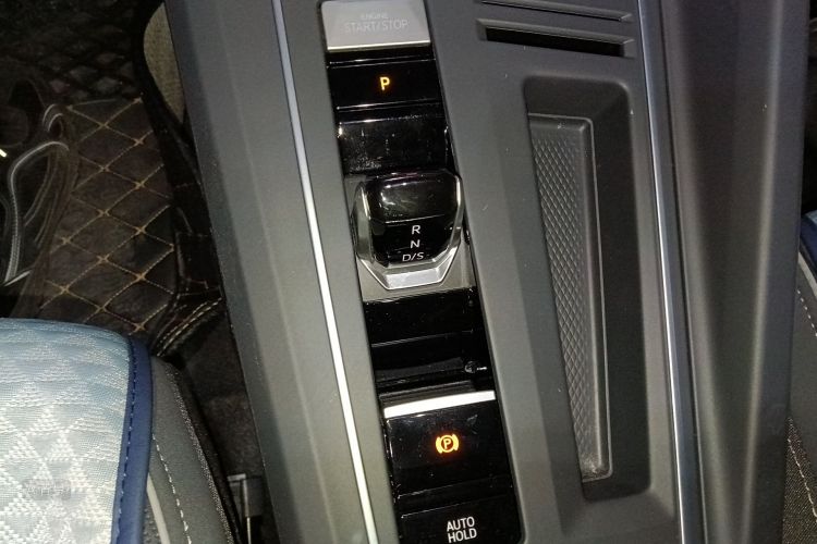 Volkswagen Golf 2023 car image #16
