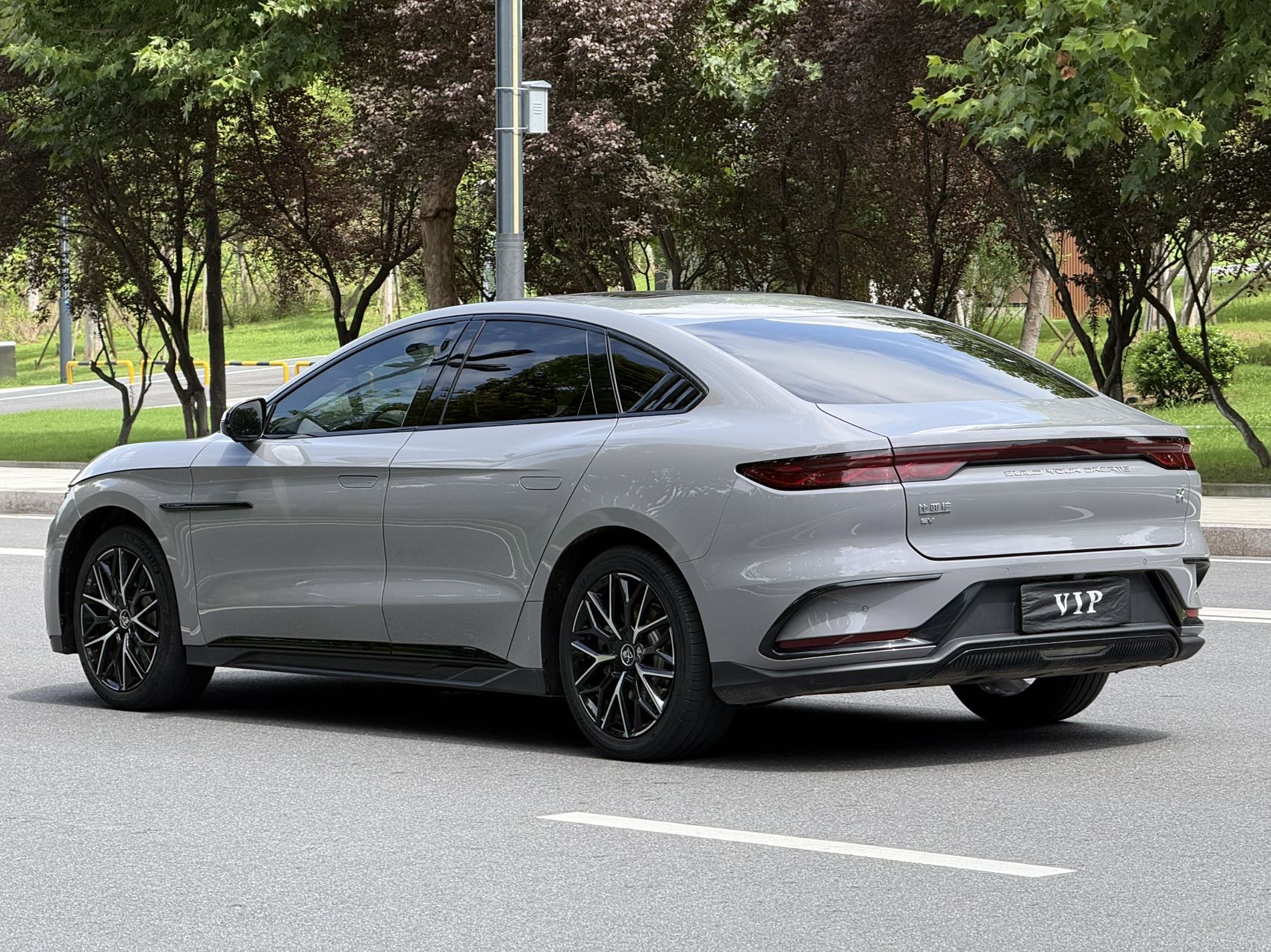 BYD Han 2025 #9 BYD Han 2025 car image #9