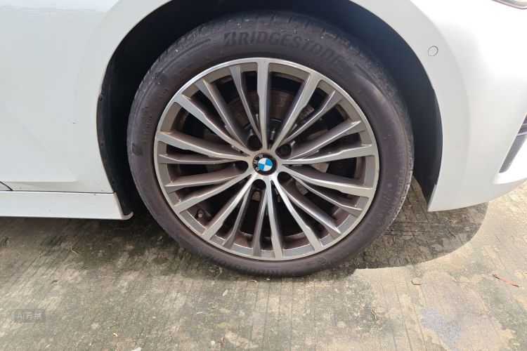 BMW 3 Series 2020 car image #9