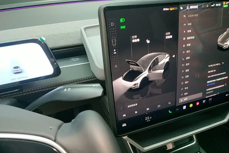 Tesla Model Y 2025 immagine di auto #18