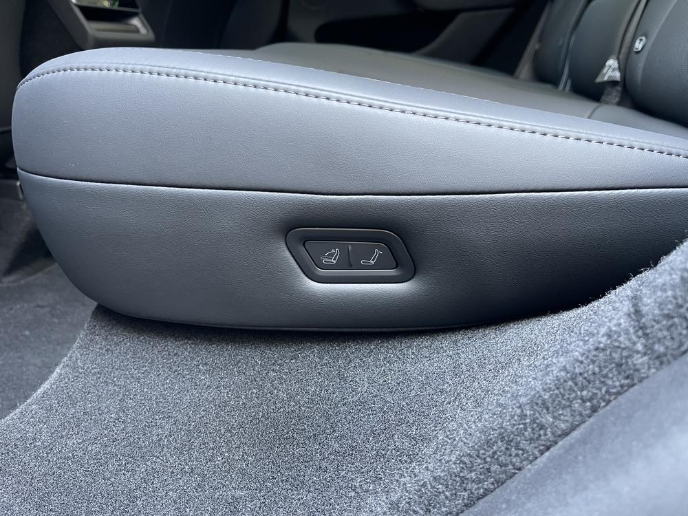 Tesla Model Y 2026 #19 Tesla Model Y 2026 صورة سيارة #19